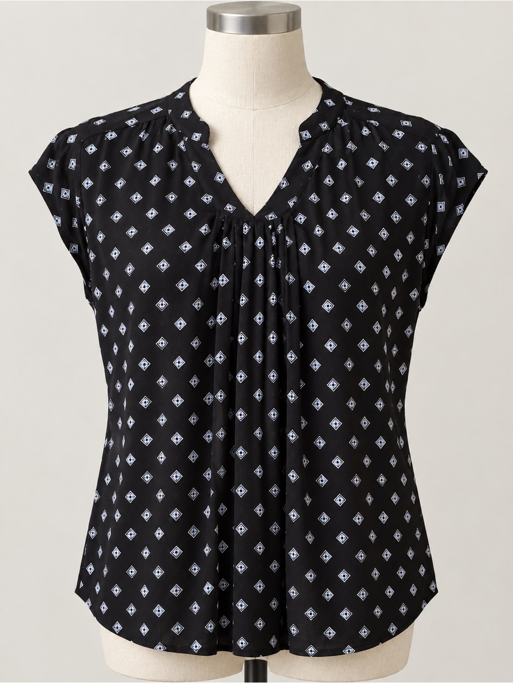 Liz Claiborne Black Printed Cap-Sleeve Blouse